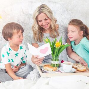 FAMILY Breakfast in Bed Box